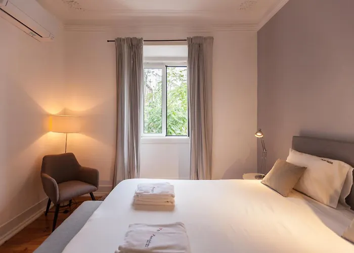 Flh Mouros Spacious Apartamento